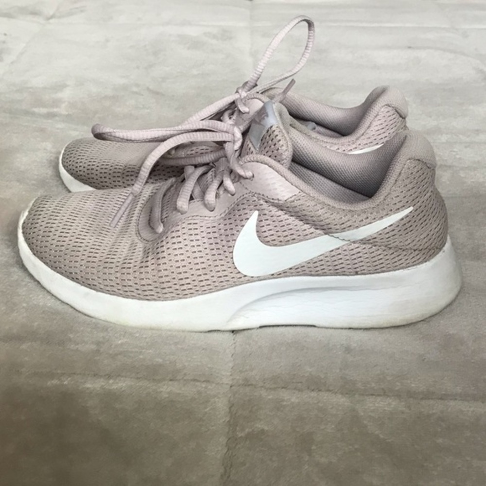 HOST PICK 12/13🎉NIKE LAVENDER SWOOSH SNEAKERS✨